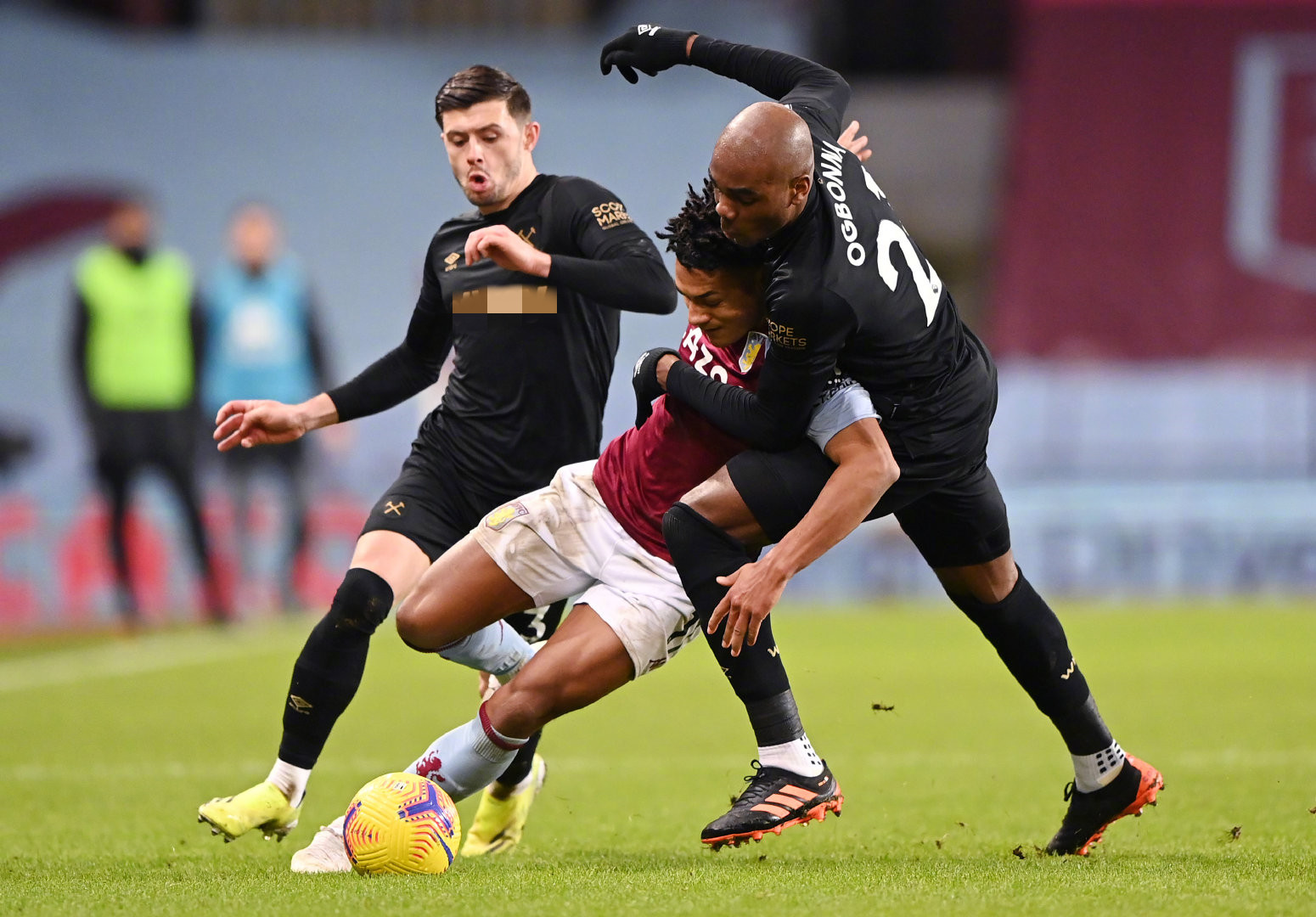 场上的一大 场上的一大